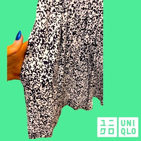 Uniqlo MoMA Special Edition Black and White Graphic Romper - Picture 5 of 9